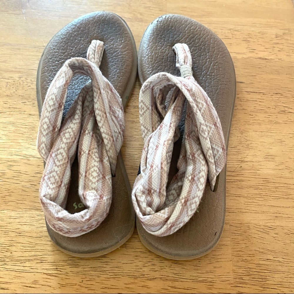 Brown Yoga Sling Sanuks Size 7.5